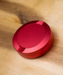 Graverad röd snusdosa i aluminium med live-preview