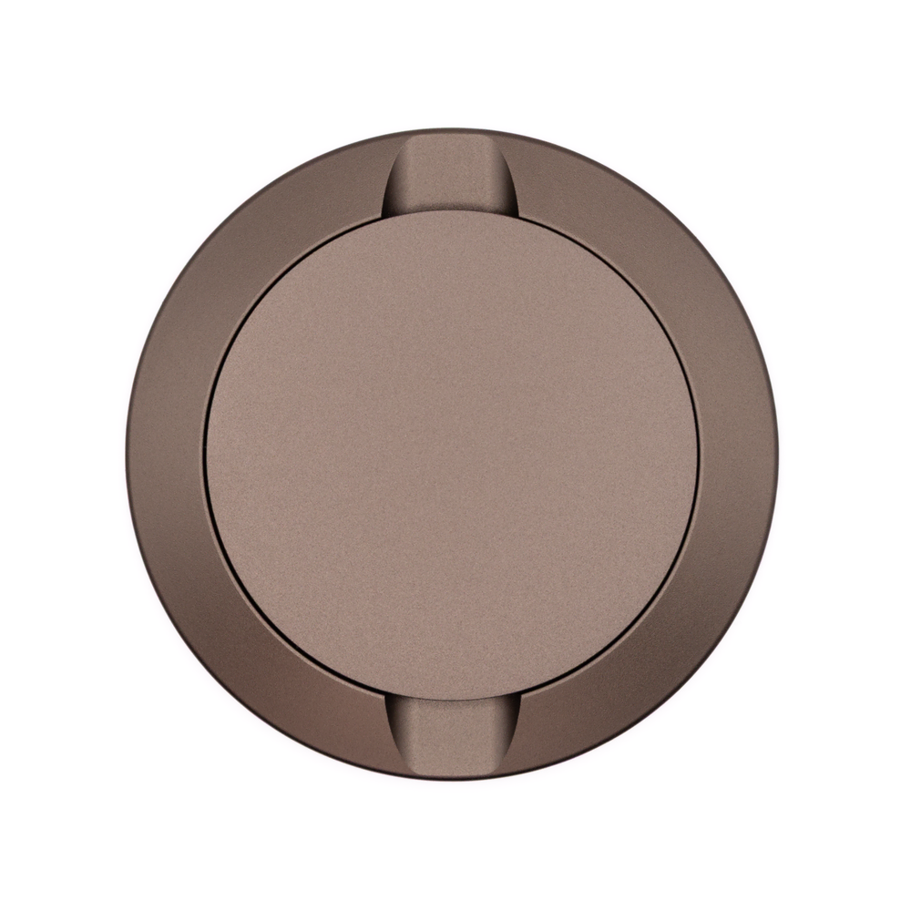 Varm bronsfinish med din personliga gravyr. Välj namn, datum eller ett motiv och gör dosan till din. Framsida av snusdosa i aluminium i brons färg som kan graveras